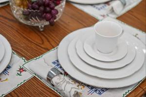 a table with plates and cups and a bowl of grapes at Center Hill Cottage in Smithville