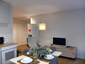 a kitchen and dining room with a table and chairs at Casa Crespim in Monção