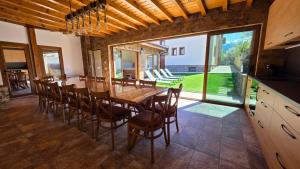a kitchen and dining room with a wooden table and chairs at Guest House Gogemi in Bansko