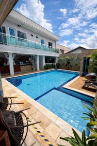 a swimming pool in front of a building at Hotel Antiga Roma in Belém