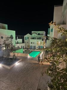 a view of a building at night at Santorini Drimadh Apartment in Gjilek