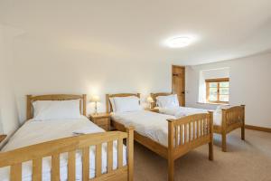 two twin beds in a room with two lamps at 3 Bed in Croyde oc-s27761 in Croyde