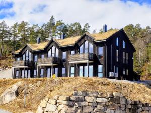a black house on top of a hill at Eikerapen Panorama in Åseral