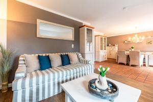 a living room with a couch and a table at Wrixum - Herrenhof Nr 7 Leevhüs in Wrixum
