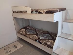 two bunk beds in a room with a mattress at Residencial 43 in La Plata +2 photos