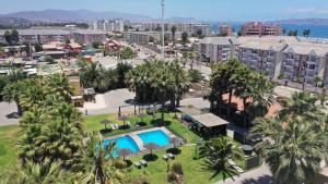 an aerial view of a resort with a pool and palm trees at Apart Hotel Gran Pacifico in La Serena