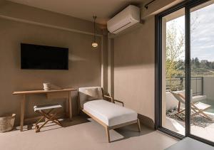 a room with a desk and a chair and a television at Dia Viou Rene in Paradisos