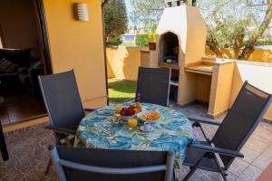 a table with a bowl of fruit on top of it at Casa L'Escala 30 in L'Escala
