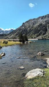 a body of water with mountains in the background at Appartement station Piau-Engaly in Aragnouet