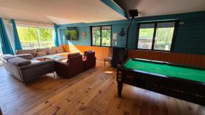 a living room with a pool table in it at Le Chalet de Merlimont in Merlimont