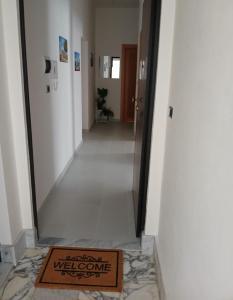 a welcome sign on the floor of a hallway at Victoria Home in Eboli