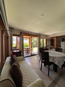 a living room with a couch and a table at Cabaña Castaño in Villarrica