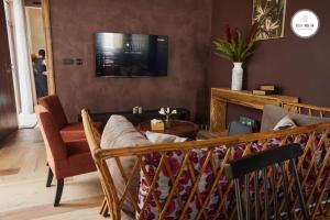 a living room with a couch and a television at Villa NDOL'AM in Ebomé