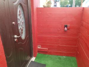 a red door with a green floor next to it at Billet Junior in Fredrikstad