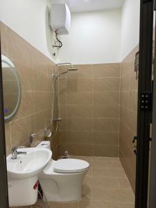 a bathroom with a toilet and a sink at Trâm Anh Hotel in Kon Von Kla