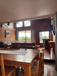 a living room with a table and a couch at Cabaña Pino Oregón in Pucará