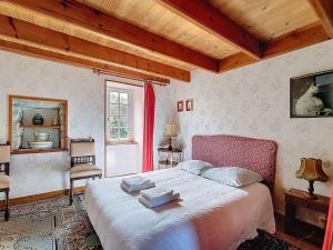 a bedroom with a large bed in a room at La petite maison du cap in Omonville-la-Rogue