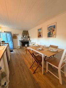 a kitchen and dining room with a table and a stove at Caseddu Corse - Maison Typique in Cauro
