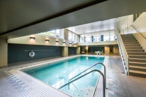 a large indoor pool with a staircase and a swimming poolasteryasteryasteryasteryastery at My Place at Pike Place in Seattle