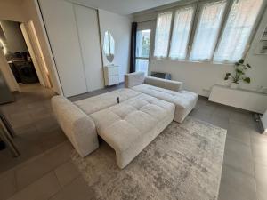 a large living room with a couch and a table at Le Contemporain in Troyes