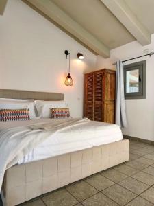 a bedroom with a large bed in a room at Spartaco Eco Retreat San Pantaleo in San Pantaleo +33 photos