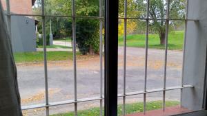 an open window with a view of an empty street at Brisas Pura in Tandil