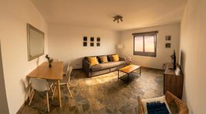 a living room with a couch and a table at Relájate en planta alta - Playa B in Playa Blanca