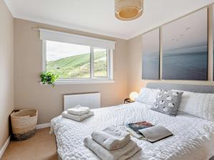 a bedroom with a bed with towels on it at 5 Bed in Dunbar oc-94334 in Dunbar