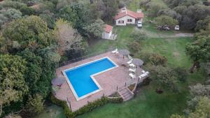 an aerial view of a house with a swimming pool at Cabañas Aldea Blanca in Merlo