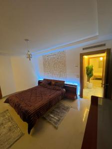 a bedroom with a bed and a blue light at Residance Panorama 52 in Sousse