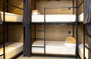 a group of bunk beds in a room at Hostal CASA MX bellas artes in Mexico City