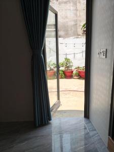 an open door with a curtain in a room at Sơn Hà homestay in Ấp Bình Hưng