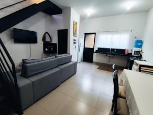 a living room with a couch and a table at Loft 02 - Alvares machado in Álvares Machado