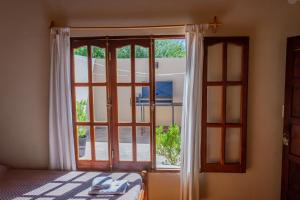 a bedroom with a window with a view of a courtyard at Cabaña Piedra y Sol de CACHI in Cachí