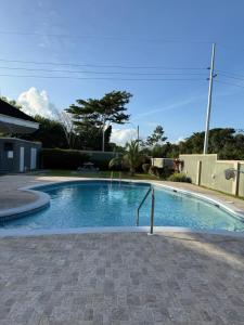a small swimming pool in a yard at Driftwood 85 in Canaan