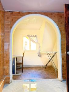 an archway in a room with a table and a chair at Casa Gavril Escazu in San Antonio