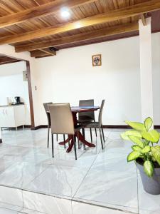 a dining room with a table and chairs at Casa Gavril Escazu in San Antonio