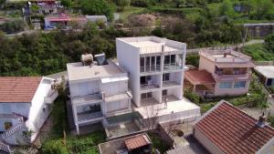 an aerial view of a white house at Apartman Triton in Ulcinj