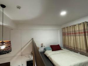 a small room with a bed and a window at Apartment MJ in Olongapo