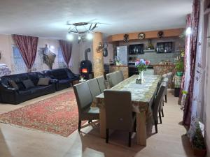 a living room with a dining table and a couch at Cabana Vanatorului in Centru