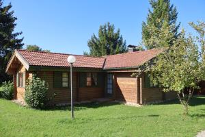 a small wooden house with a red roof at Ferienhaus Neckar 46 in Hayingen