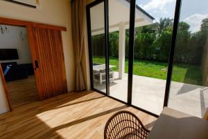 a room with a glass door and a patio at Phangan Sky Villa in Ban Madua Wan