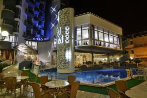 Bazén v ubytování Hotel Meripol nebo v jeho okolí