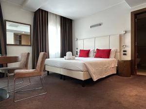 a bedroom with a large bed with red pillows at Hotel Plaza in Mestre +72 photos