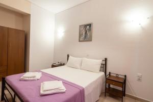 a bedroom with a bed with two towels on it at Lithorama Granitsa mountain rooms in Granitsa +1 photo
