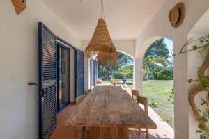 a wooden table in the hallway of a house at Bosc in Pals