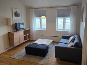 a living room with a couch and a coffee table at Skjerjehamn in Ånneland