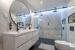 a white bathroom with a sink and a mirror at Setúbal Oasis House, By Home Match in Setúbal