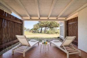 two chairs and a table on a porch at Tegghja Country Suites in Rena Majore