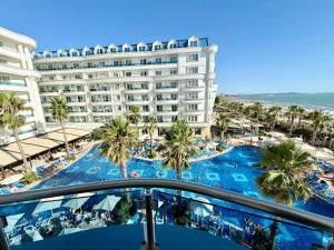 a view of the pool at the resort at Elko Apartments & Rooms in Golem